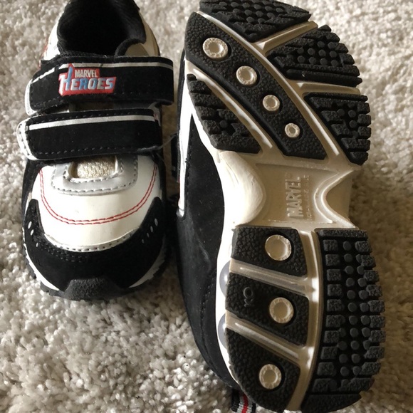 Shoes Marvel Heroes toddler boys new size 9M man made materials lights velcro - Picture 3 of 4